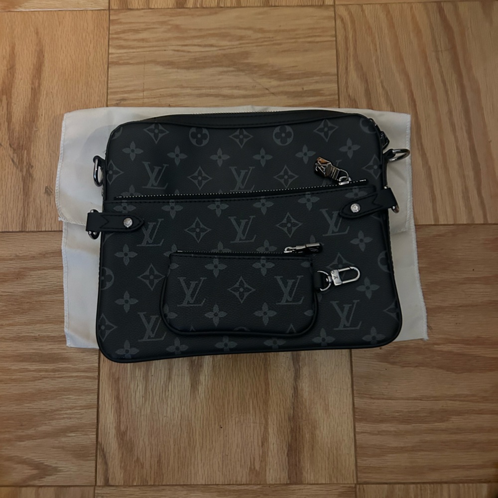 Louis Vuitton 3 piece cross body - Picture 8 of 10